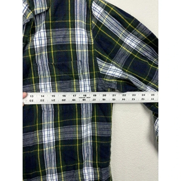 LL Bean Button Front Flannel Shirt Size Medium Relaxed Fit Plaid 100% Cotton - Picture 9 of 10